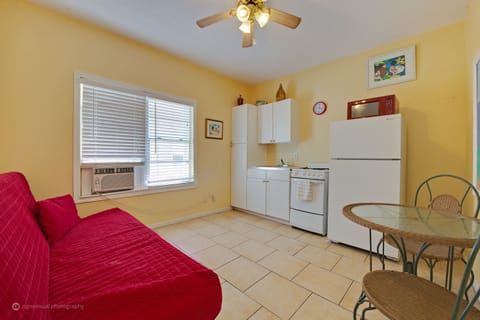 The Boardwalk (1 Queen bed and 1 futon) | Private kitchen | Fridge, microwave, stovetop, coffee/tea maker