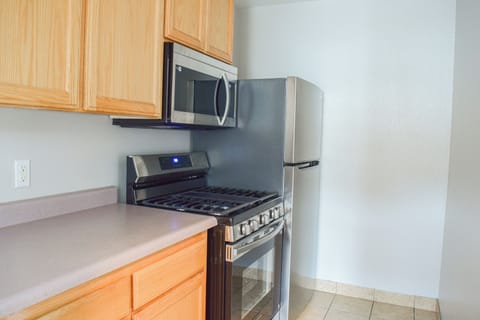 Deluxe Room, 2 Queen Beds, Kitchen | Private kitchen | Fridge, microwave