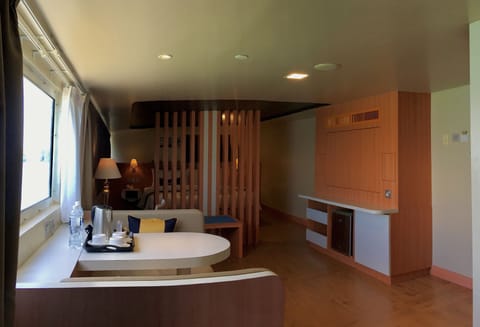 Family Suite Cabin | Minibar, in-room safe, individually decorated, individually furnished