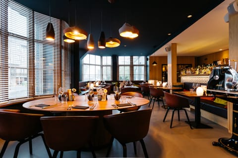 Breakfast, lunch, dinner served; ocean views