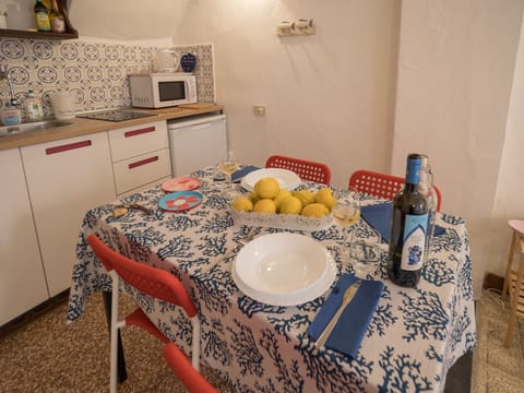 Economy Apartment, 2 Bedrooms, Partial Sea View | In-room dining