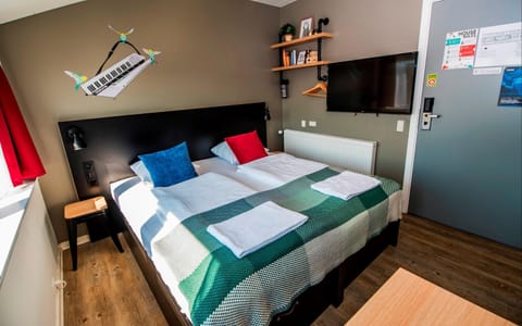 Deluxe King | Iron/ironing board, free WiFi, bed sheets