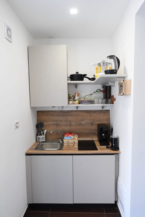 Deluxe Double Room (Elisa) | Private kitchenette | Full-size fridge, stovetop, espresso maker, coffee/tea maker