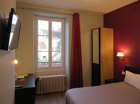 Premium bedding, individually decorated, individually furnished, desk