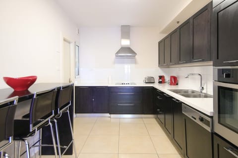 Luxury Apartment | Private kitchen | Full-size fridge, microwave, oven, stovetop