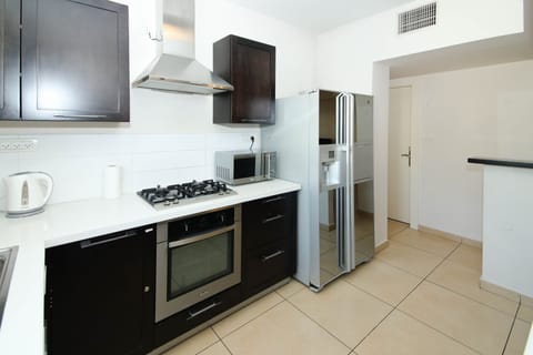 Apartment | Private kitchen | Full-size fridge, microwave, oven, stovetop