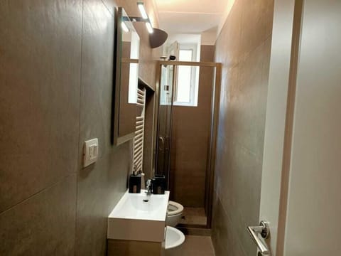 Apartment, 2 Bedrooms | Bathroom | Shower, rainfall showerhead, free toiletries, hair dryer