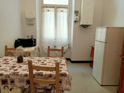 Apartment, 2 Bedrooms | Private kitchen