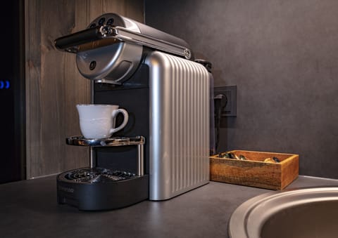 Deluxe Cottage | Coffee and/or coffee maker