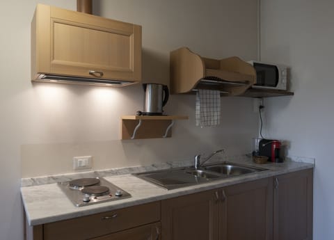 Superior Apartment | Private kitchen | Mini-fridge, microwave, stovetop, espresso maker