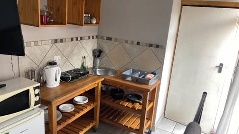 Basic Double Room | Private kitchen | Full-size fridge, microwave, stovetop, coffee/tea maker