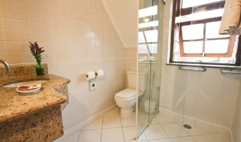 Luxury Apartment | Bathroom | Free toiletries, hair dryer, heated floors, towels