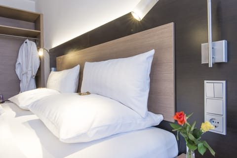 Business Double Room | Premium bedding, pillowtop beds, in-room safe, desk