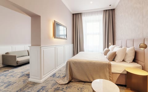 Deluxe Double Room | Minibar, in-room safe, desk, iron/ironing board