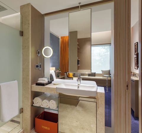 Deluxe Room, 1 King Bed (Superior Room Double) | Bathroom | Rainfall showerhead, designer toiletries, hair dryer, bathrobes