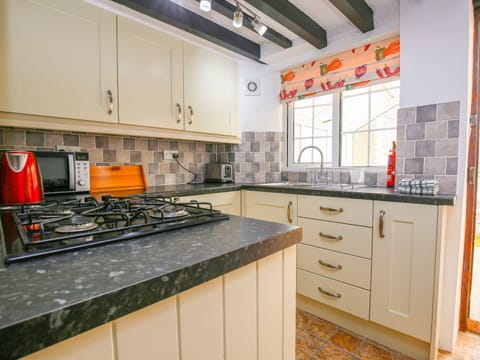 Cottage | Private kitchen | Fridge, microwave, stovetop, highchair
