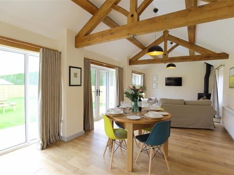 Cottage | Private kitchen | Fridge, microwave, stovetop, dishwasher