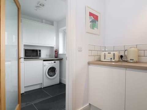 Cottage | Private kitchen | Stovetop, dishwasher, highchair, cookware/dishes/utensils