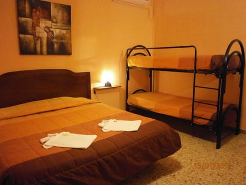 Desk, soundproofing, free WiFi, bed sheets