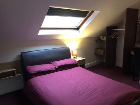 Single Room | Desk, free WiFi, bed sheets