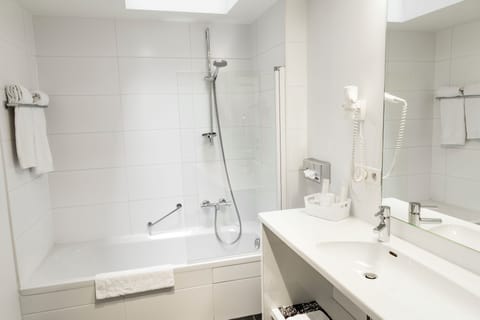 Standard Double Room | Bathroom | Free toiletries, hair dryer, bathrobes, slippers