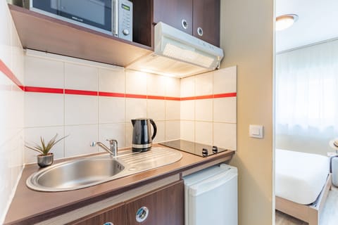 Double Studio | Private kitchen | Fridge, microwave, stovetop, dishwasher