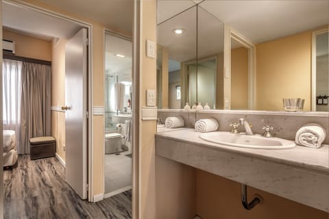 Superior Apartment | Bathroom | Combined shower/tub, jetted tub, free toiletries, hair dryer