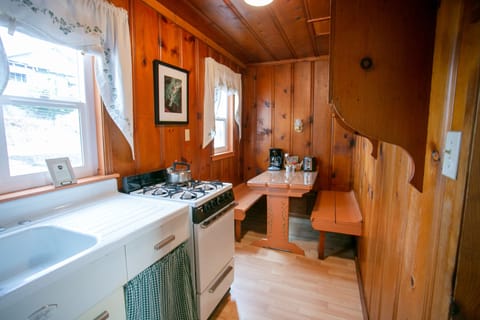 Paddlers Suite | Private kitchen | Mini-fridge, microwave, coffee/tea maker