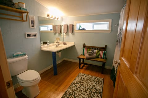 Climbing Suite | Bathroom | Designer toiletries, hair dryer, towels, soap