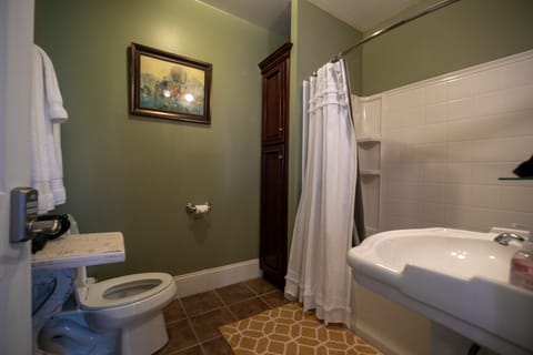 The Smith Room, 1 King Bed (Detached Bathroom) | Bathroom | Free toiletries, hair dryer, towels, soap