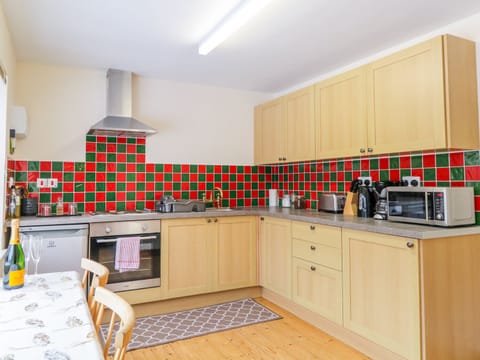 Cottage | Private kitchen | Cookware/dishes/utensils