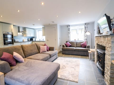 Cottage | Living area | TV