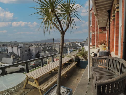 Cottage | Outdoor dining