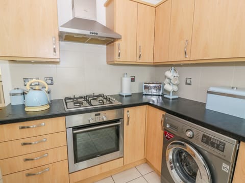 Cottage | Private kitchen | Microwave, stovetop, dishwasher, highchair