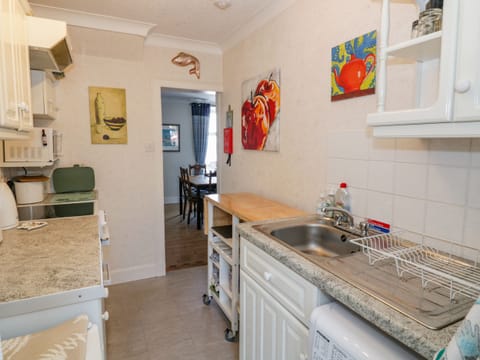 Cottage | Private kitchen | Microwave, stovetop, cookware/dishes/utensils