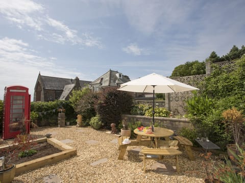 Cottage | Property grounds