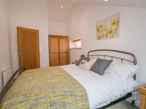 Cottage | 2 bedrooms, individually decorated, individually furnished, free WiFi