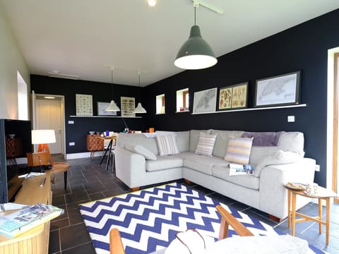 Cottage | Living area | TV, DVD player