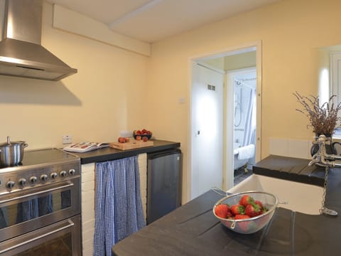 Cottage | Private kitchen | Microwave, stovetop, highchair, cookware/dishes/utensils