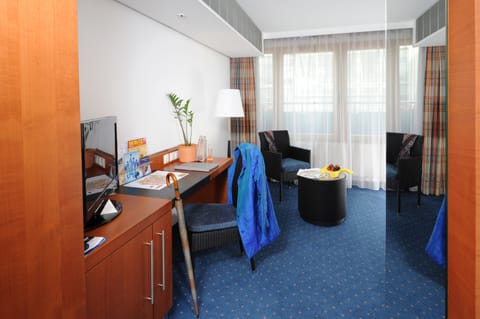 Deluxe Double Room, Balcony | Minibar, in-room safe, desk, blackout drapes