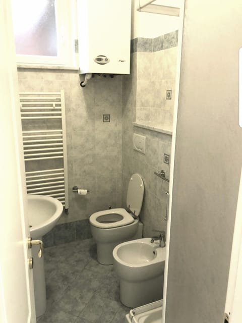 Apartment, 2 Bedrooms | Bathroom | Separate tub and shower, hair dryer, bidet, towels