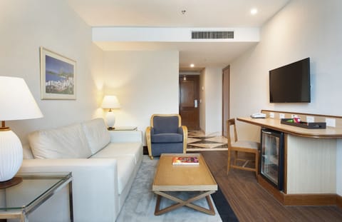 Executive Suite with City View | Minibar, in-room safe, desk, laptop workspace