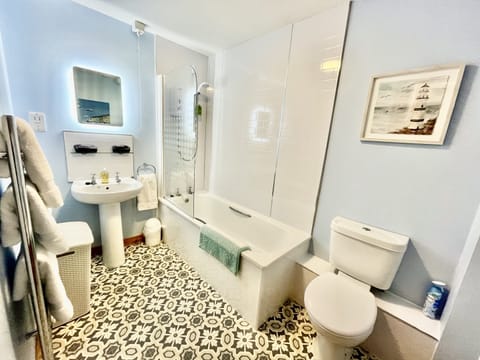 City Apartment, Private Bathroom | Bathroom