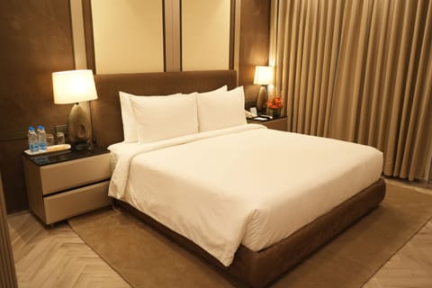 Executive Club | Frette Italian sheets, premium bedding, minibar, in-room safe