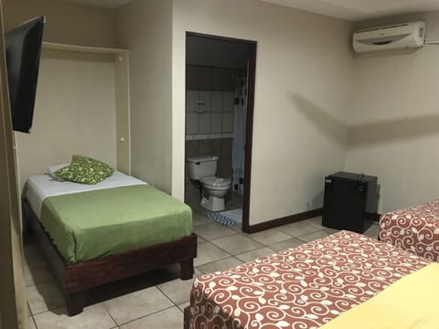 Family Room | Free WiFi, bed sheets