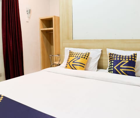 Double Room | Desk, free WiFi, bed sheets