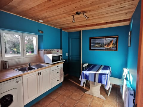 Traditional House (Le four a pain) | Private kitchen | Full-size fridge, microwave, oven, stovetop