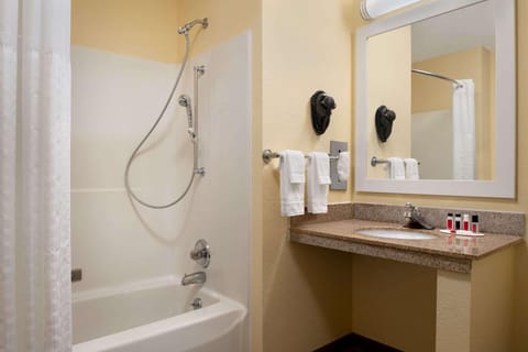 Room, 1 King Bed, Accessible, Non Smoking (Mobility) | Accessible bathroom