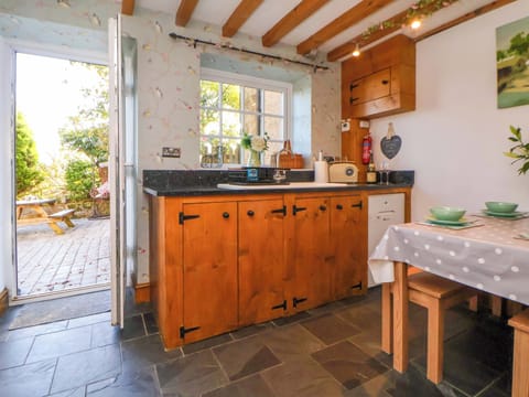 Cottage | Private kitchen | Cookware/dishes/utensils