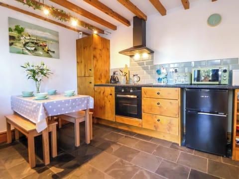 Cottage | Private kitchen | Cookware/dishes/utensils